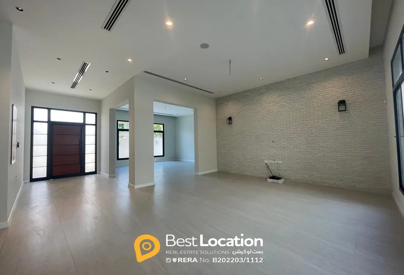 Luxurious Saar Villas for Sale: Featuring Laundry, Elevator, Dressing Area, and Garden Amenities