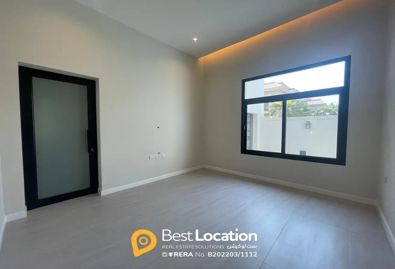 Luxurious Saar Villas for Sale: Featuring Laundry, Elevator, Dressing Area, and Garden Amenities