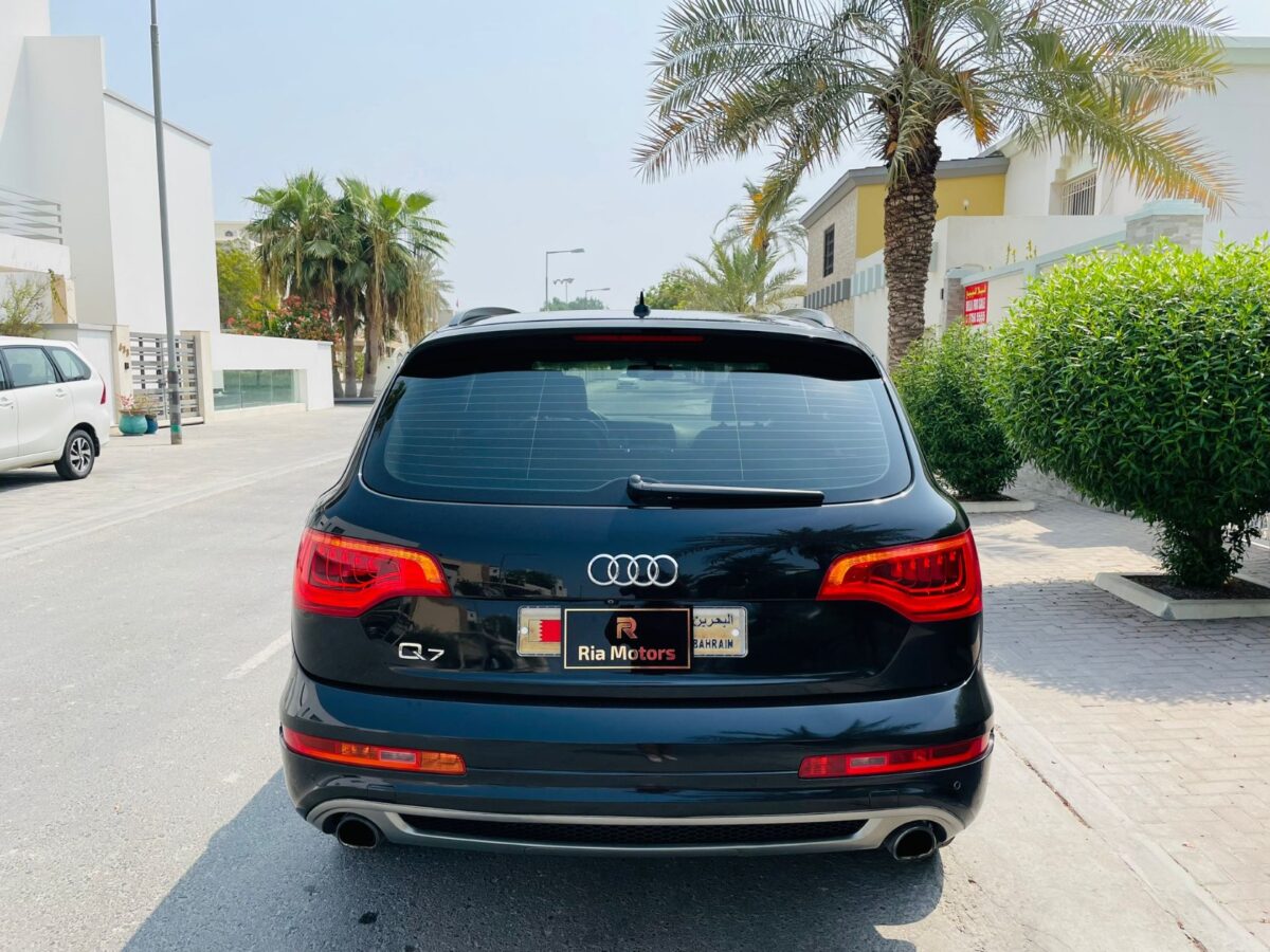 2013 Audi Q7- Luxurious Performance SUV with Advanced Features