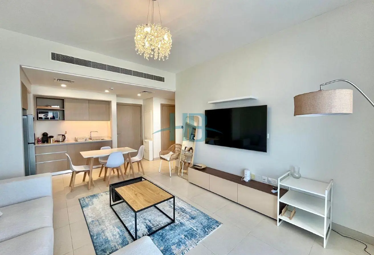 Elegant New Apartment with Beach Access: A Premier Living Experience