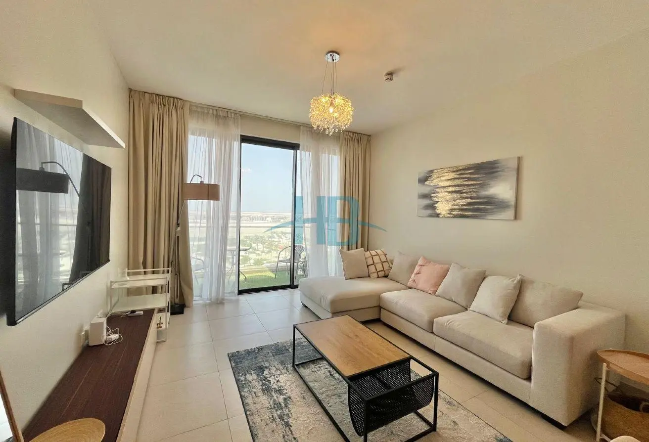 Elegant New Apartment with Beach Access: A Premier Living Experience