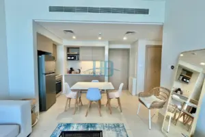 Elegant New Apartment with Beach Access: A Premier Living Experience