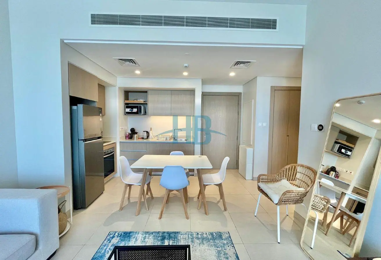 Elegant New Apartment with Beach Access: A Premier Living Experience