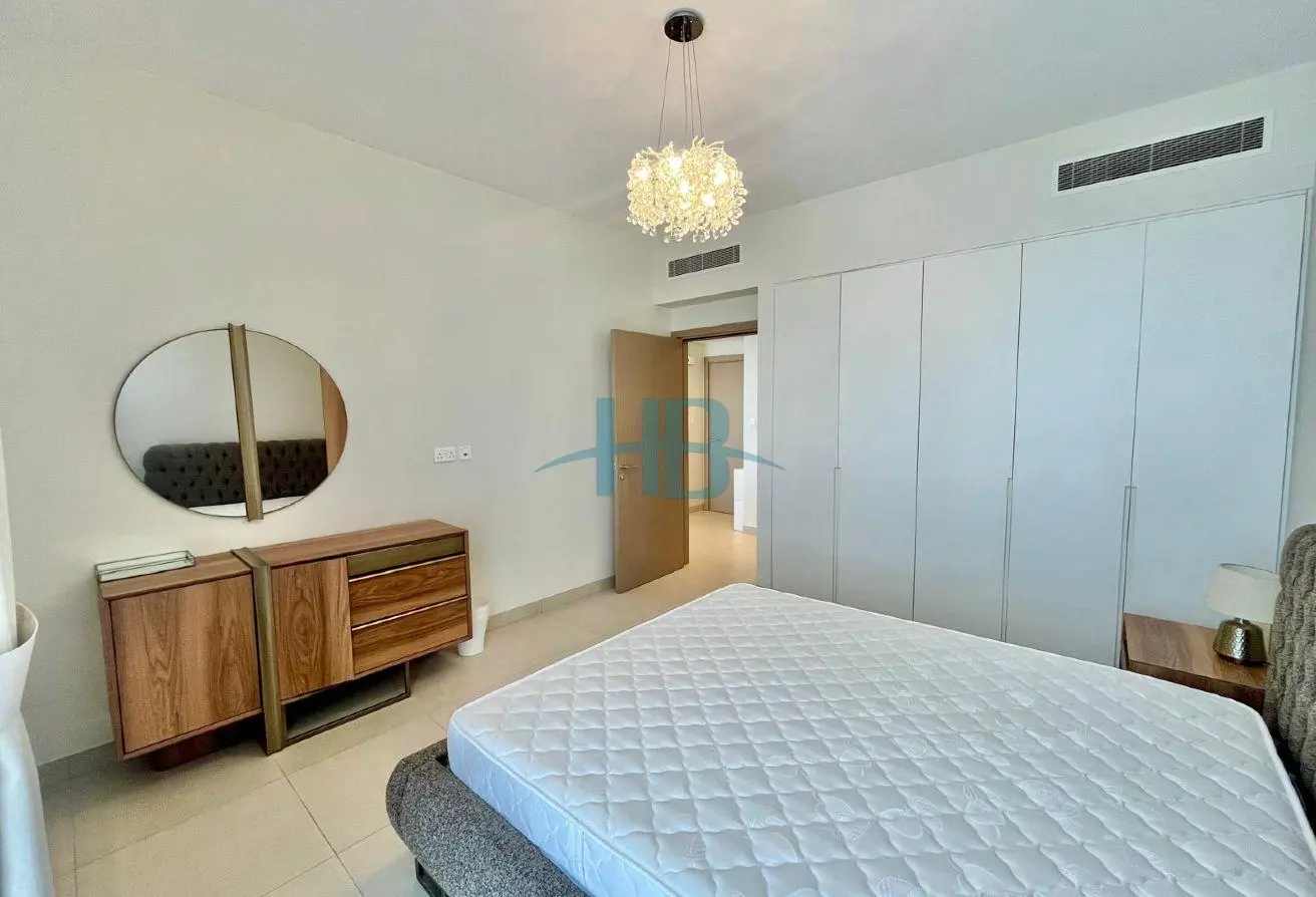 Elegant New Apartment with Beach Access: A Premier Living Experience