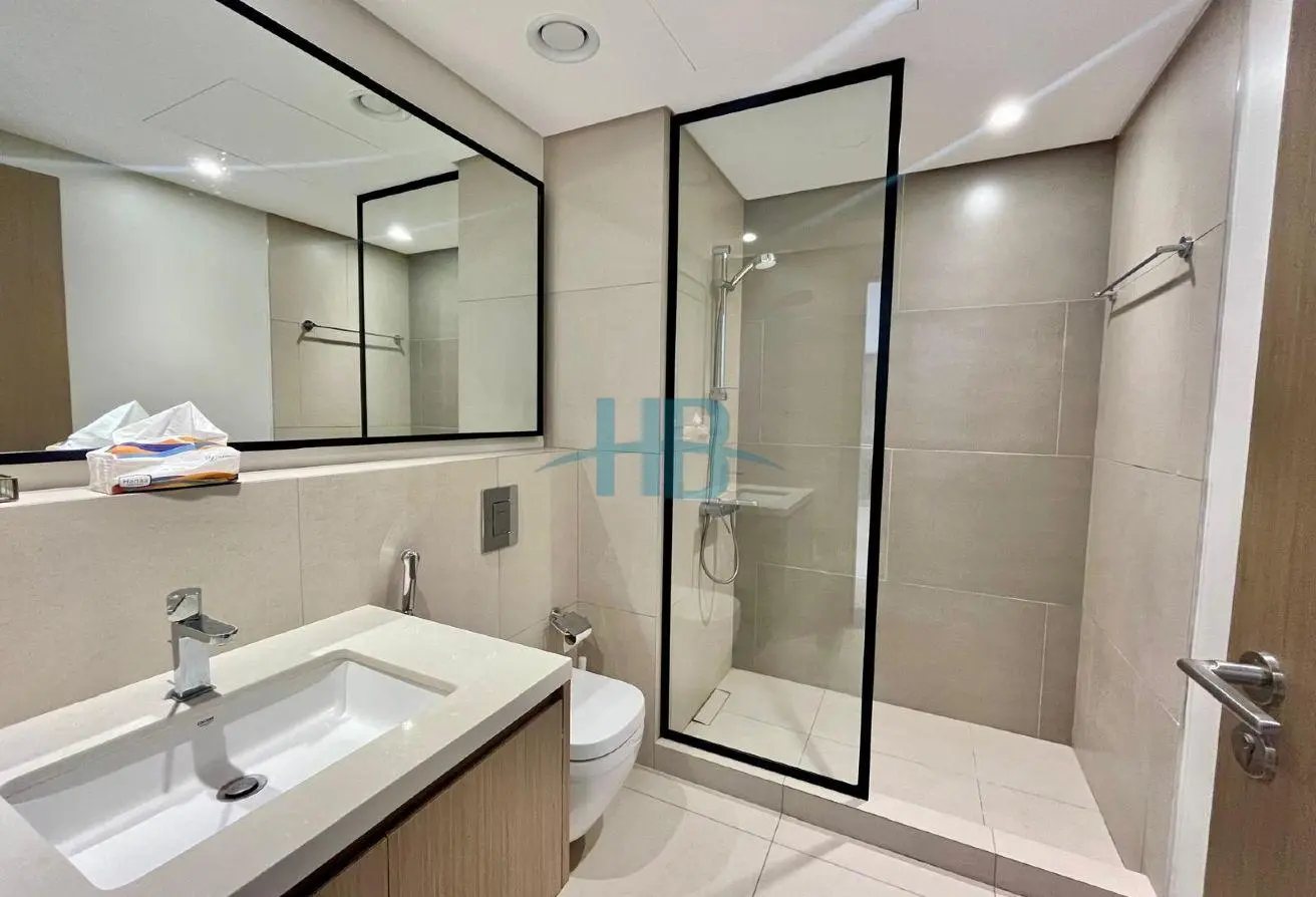 Elegant New Apartment with Beach Access: A Premier Living Experience