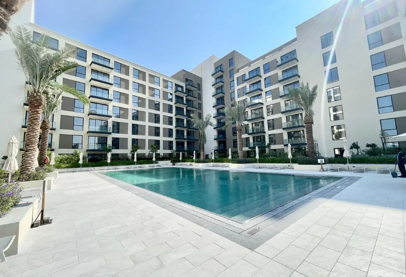 Elegant New Apartment with Beach Access: A Premier Living Experience