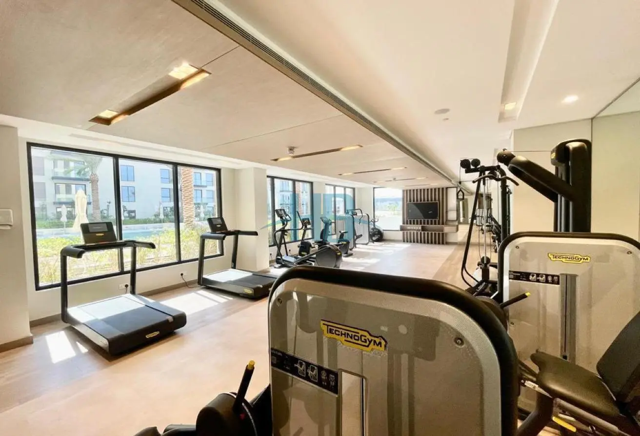 Elegant New Apartment with Beach Access: A Premier Living Experience