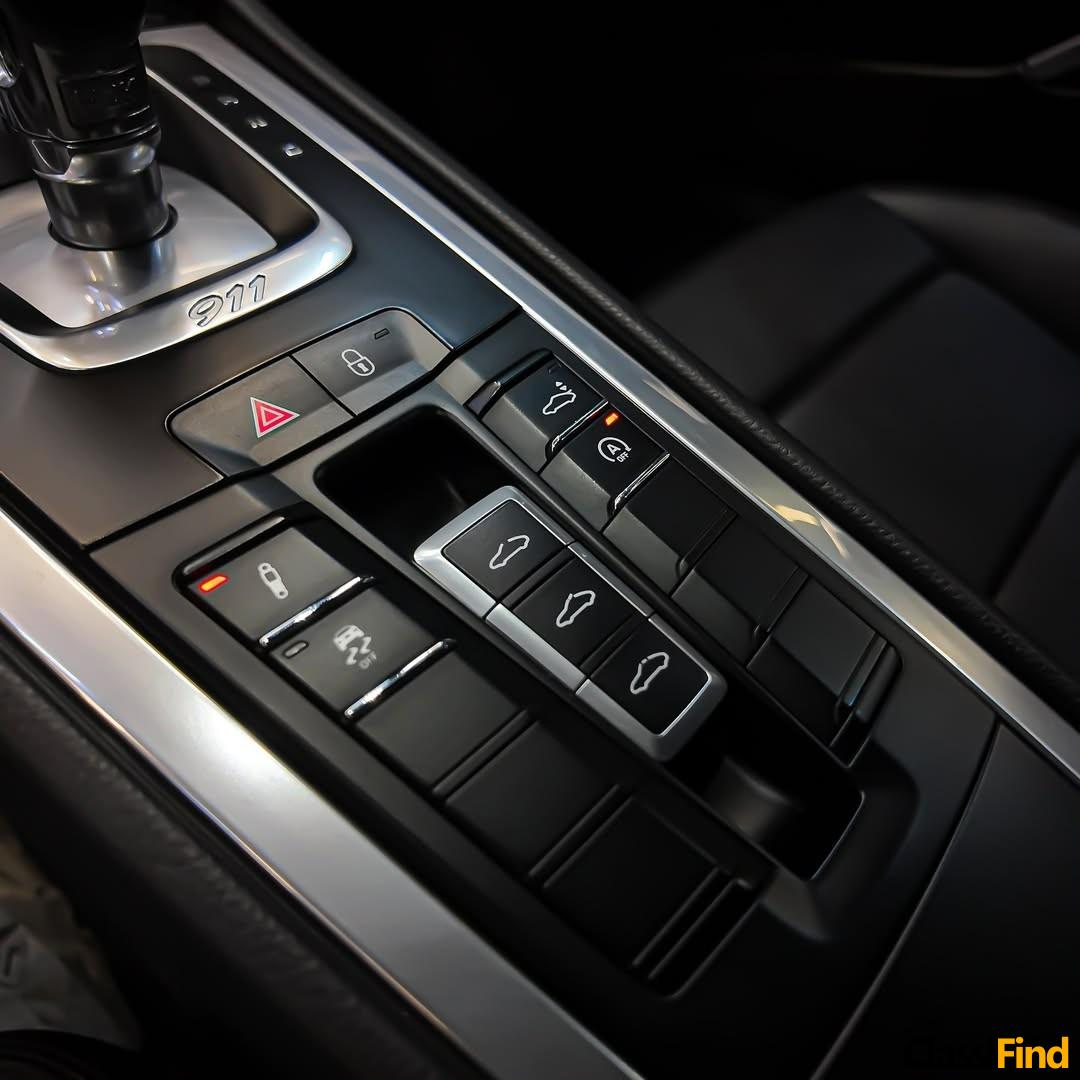 2017 Porsche 911 Carrera: High-Performance Luxury Sports Car with Iconic Design and Advanced Engineering