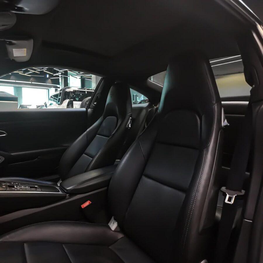 2017 Porsche 911 Carrera: High-Performance Luxury Sports Car with Iconic Design and Advanced Engineering