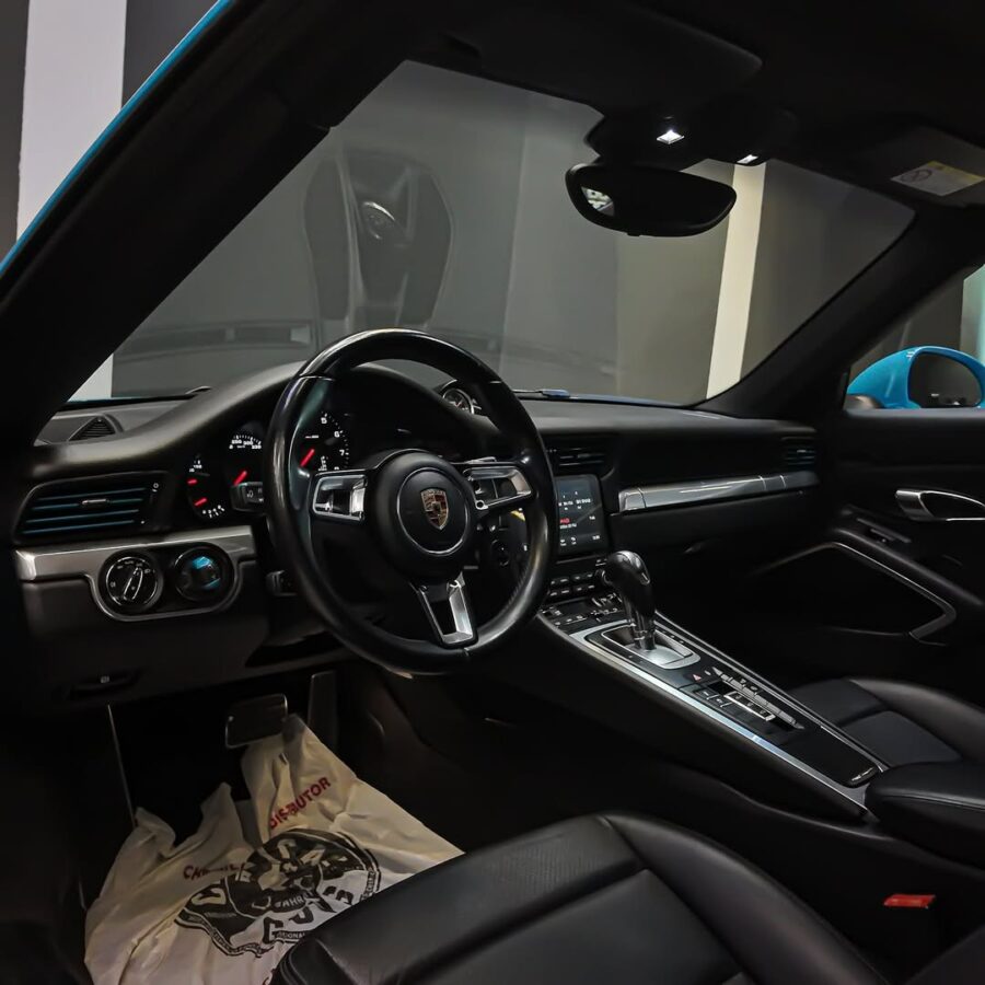 2017 Porsche 911 Carrera: High-Performance Luxury Sports Car with Iconic Design and Advanced Engineering