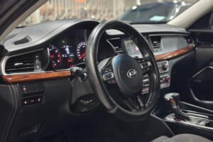 Cadenza V6: Advanced Performance and Luxury Sedan Redefined