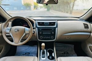 2017 Nissan Altima – Reliable Mid-Sized Sedan with Advanced Features and Efficient Performance
