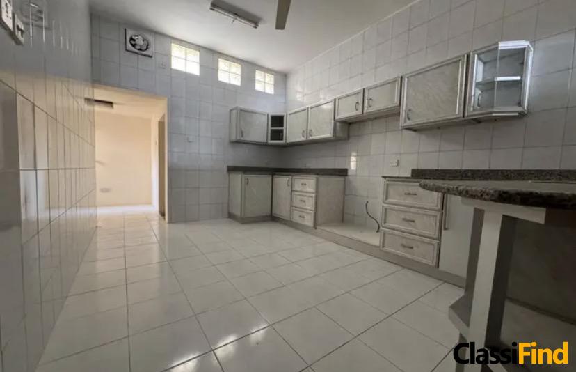Spacious 3 BHK Apartment for Rent in Riffa Souq – Prime Location