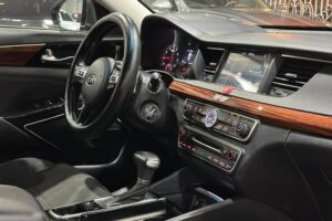 Cadenza V6: Advanced Performance and Luxury Sedan Redefined