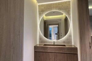 فيلا للبيع في جزيرة دلمونيا مصممة بطريقة مبتكرة وأنيقة ارتفاع مزدوج