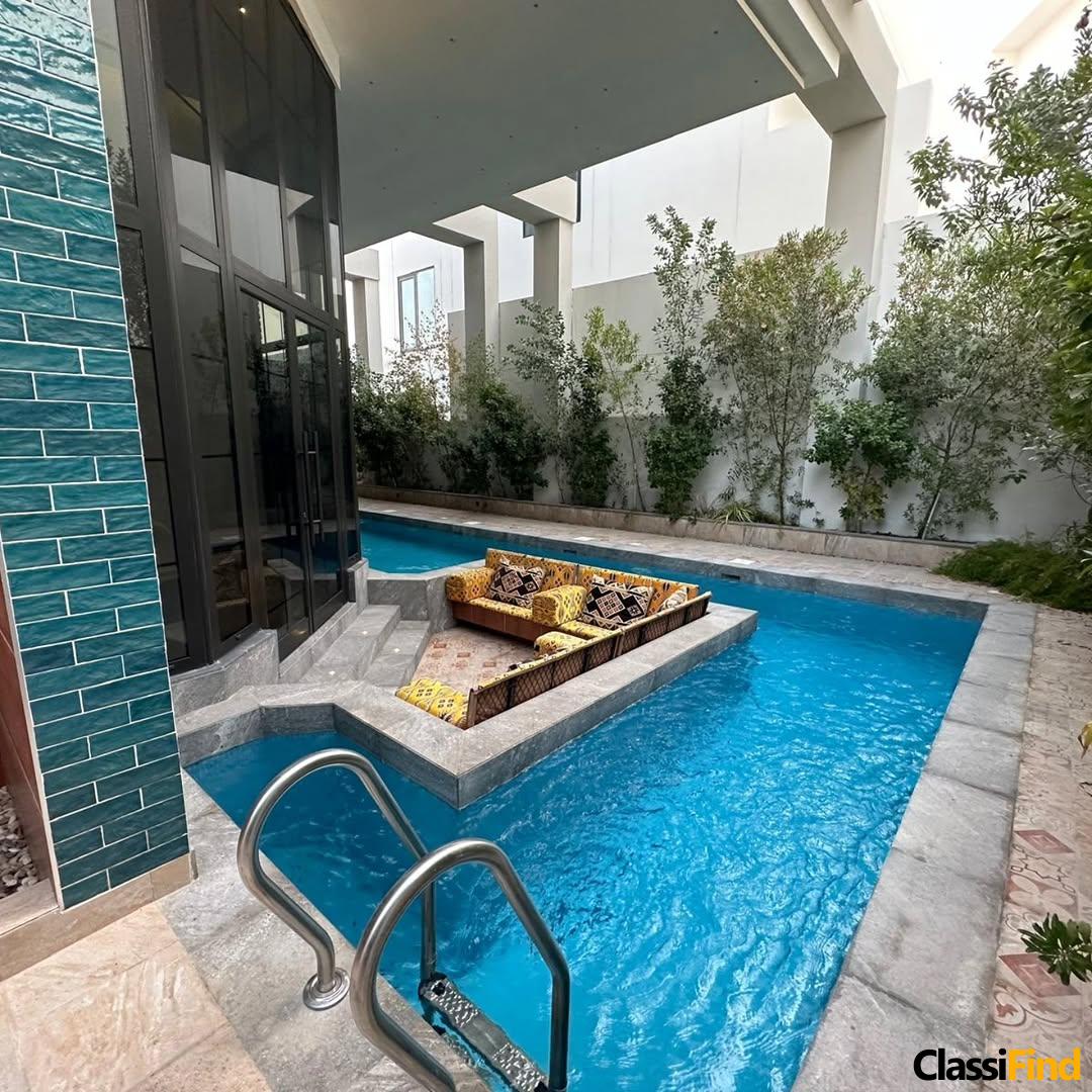 فيلا للبيع في جزيرة دلمونيا مصممة بطريقة مبتكرة وأنيقة ارتفاع مزدوج