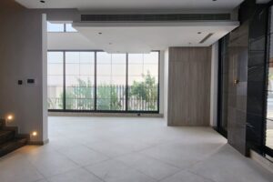 فيلا للبيع في جزيرة دلمونيا مصممة بطريقة مبتكرة وأنيقة ارتفاع مزدوج