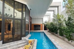 فيلا للبيع في جزيرة دلمونيا مصممة بطريقة مبتكرة وأنيقة ارتفاع مزدوج