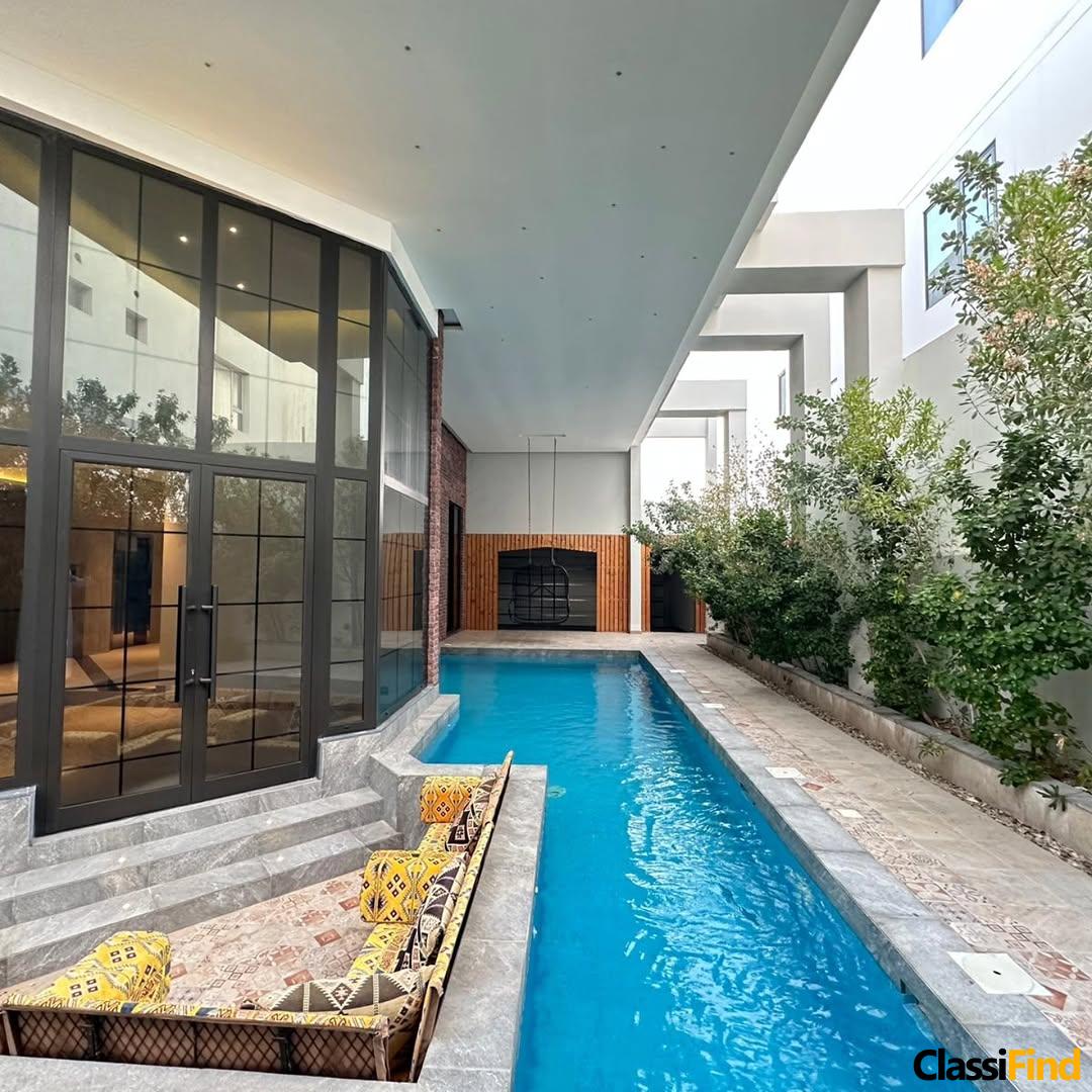 فيلا للبيع في جزيرة دلمونيا مصممة بطريقة مبتكرة وأنيقة ارتفاع مزدوج