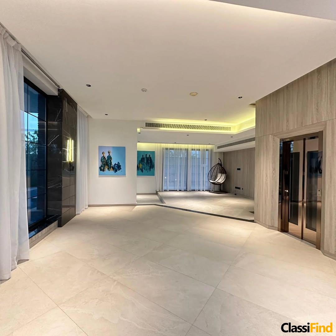 فيلا للبيع في جزيرة دلمونيا مصممة بطريقة مبتكرة وأنيقة ارتفاع مزدوج