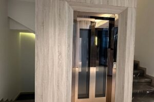 فيلا للبيع في جزيرة دلمونيا مصممة بطريقة مبتكرة وأنيقة ارتفاع مزدوج