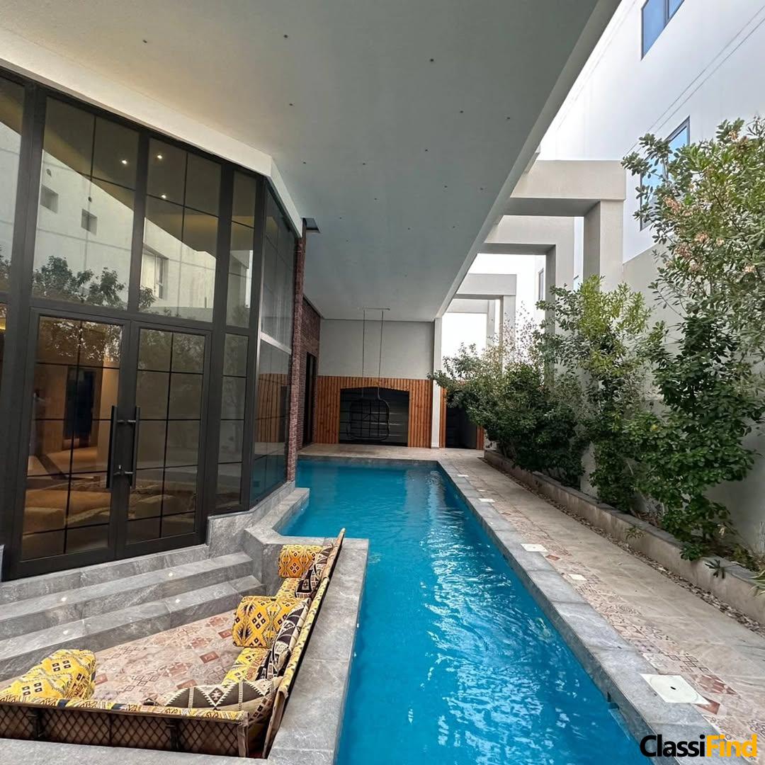 فيلا للبيع في جزيرة دلمونيا مصممة بطريقة مبتكرة وأنيقة ارتفاع مزدوج