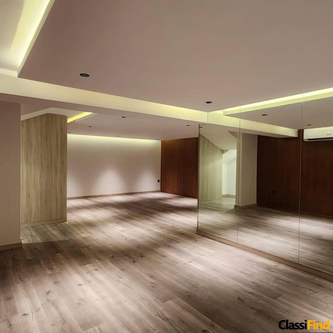 فيلا للبيع في جزيرة دلمونيا مصممة بطريقة مبتكرة وأنيقة ارتفاع مزدوج