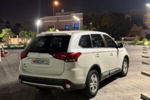 للبيع: ميتسوبيشي أوتلاندر، موديل 2016