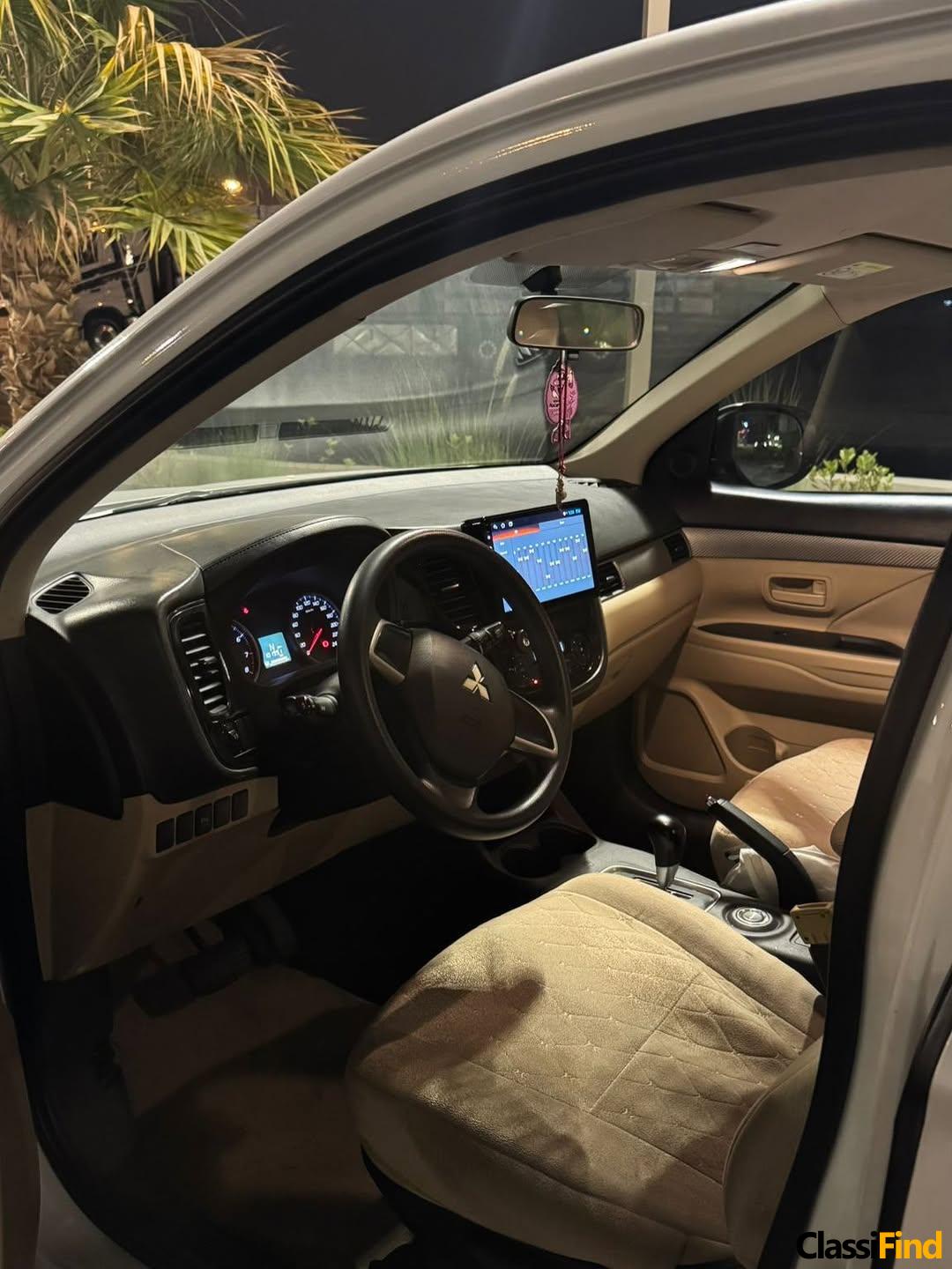 للبيع: ميتسوبيشي أوتلاندر، موديل 2016