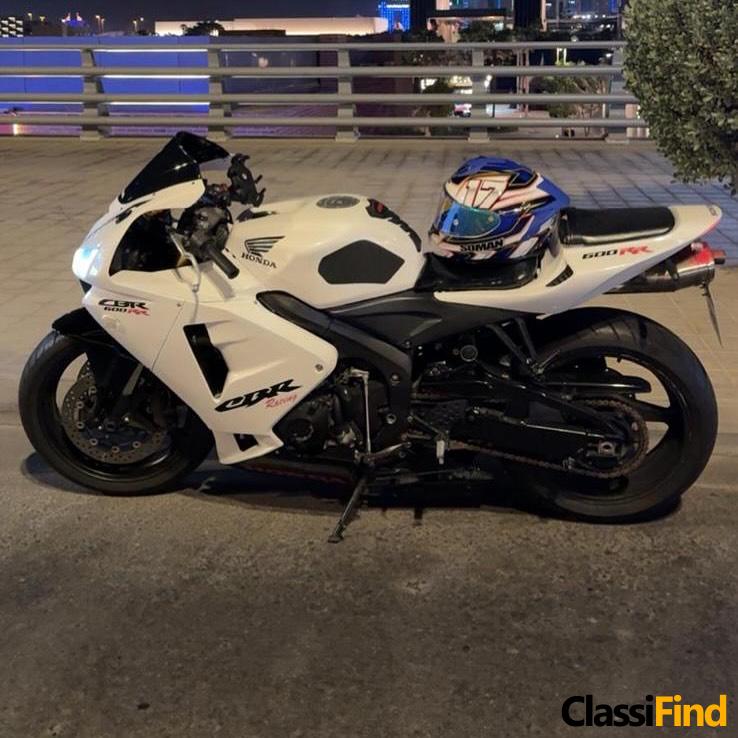 للبيع هوندا CBR600RR موديل 2006،