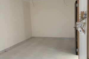 للإيجار: شقة في الطابق الأرضي مع مساحة خارجية