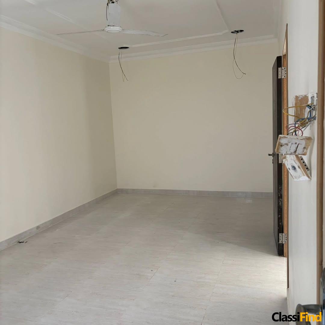 للإيجار: شقة في الطابق الأرضي مع مساحة خارجية