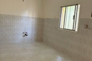 للإيجار: شقة في الطابق الأرضي مع مساحة خارجية