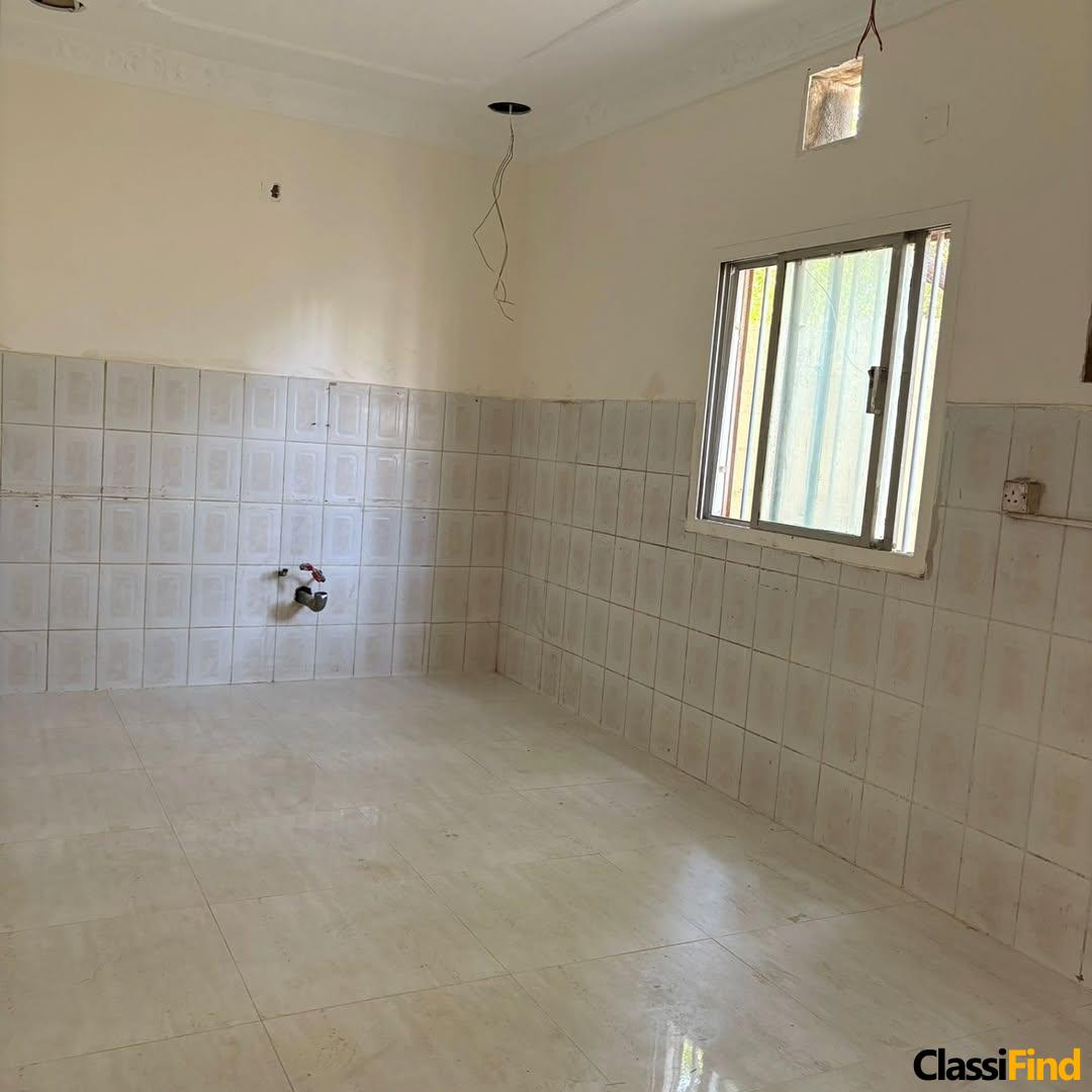 للإيجار: شقة في الطابق الأرضي مع مساحة خارجية