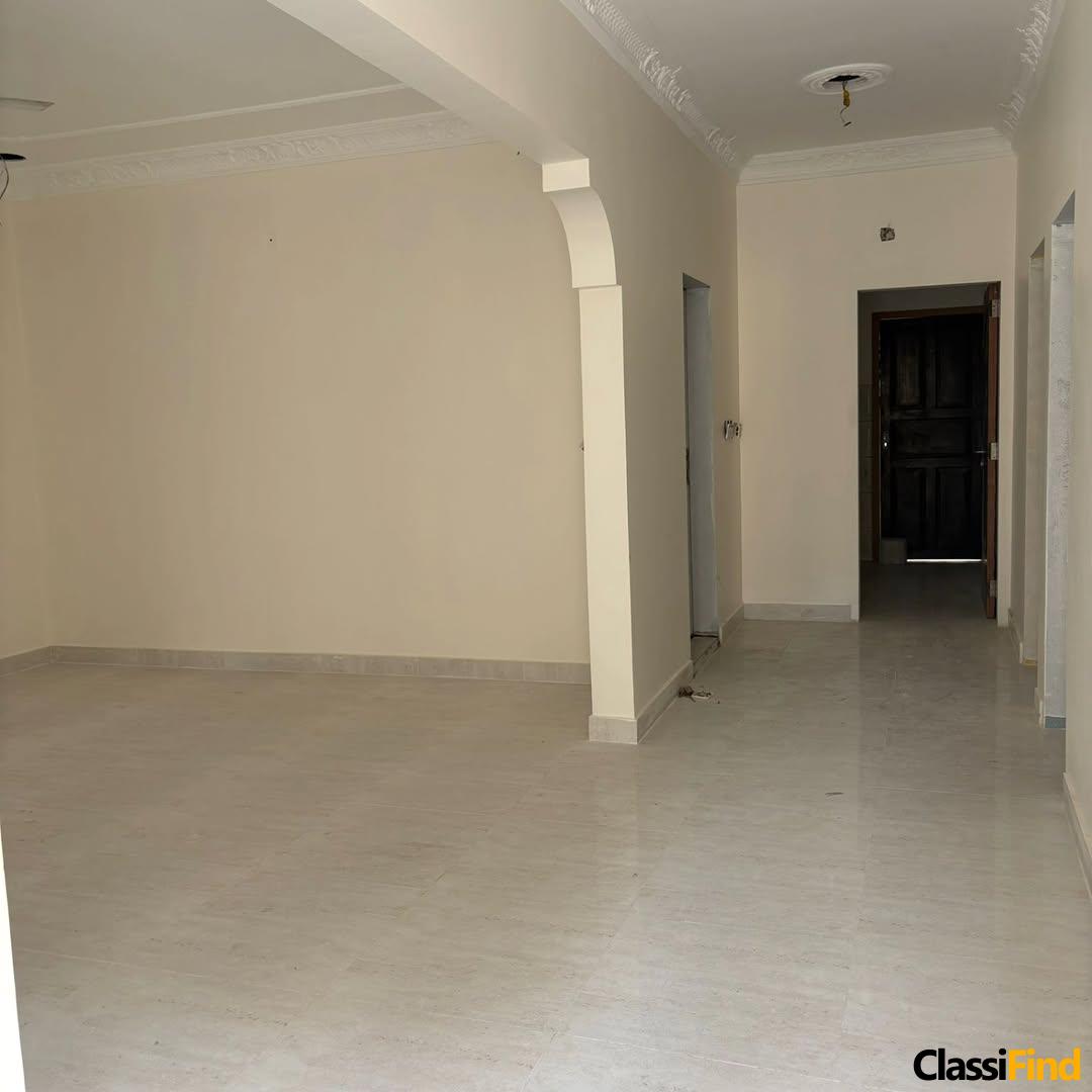 للإيجار: شقة في الطابق الأرضي مع مساحة خارجية