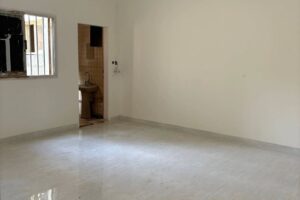 للإيجار: شقة في الطابق الأرضي مع مساحة خارجية