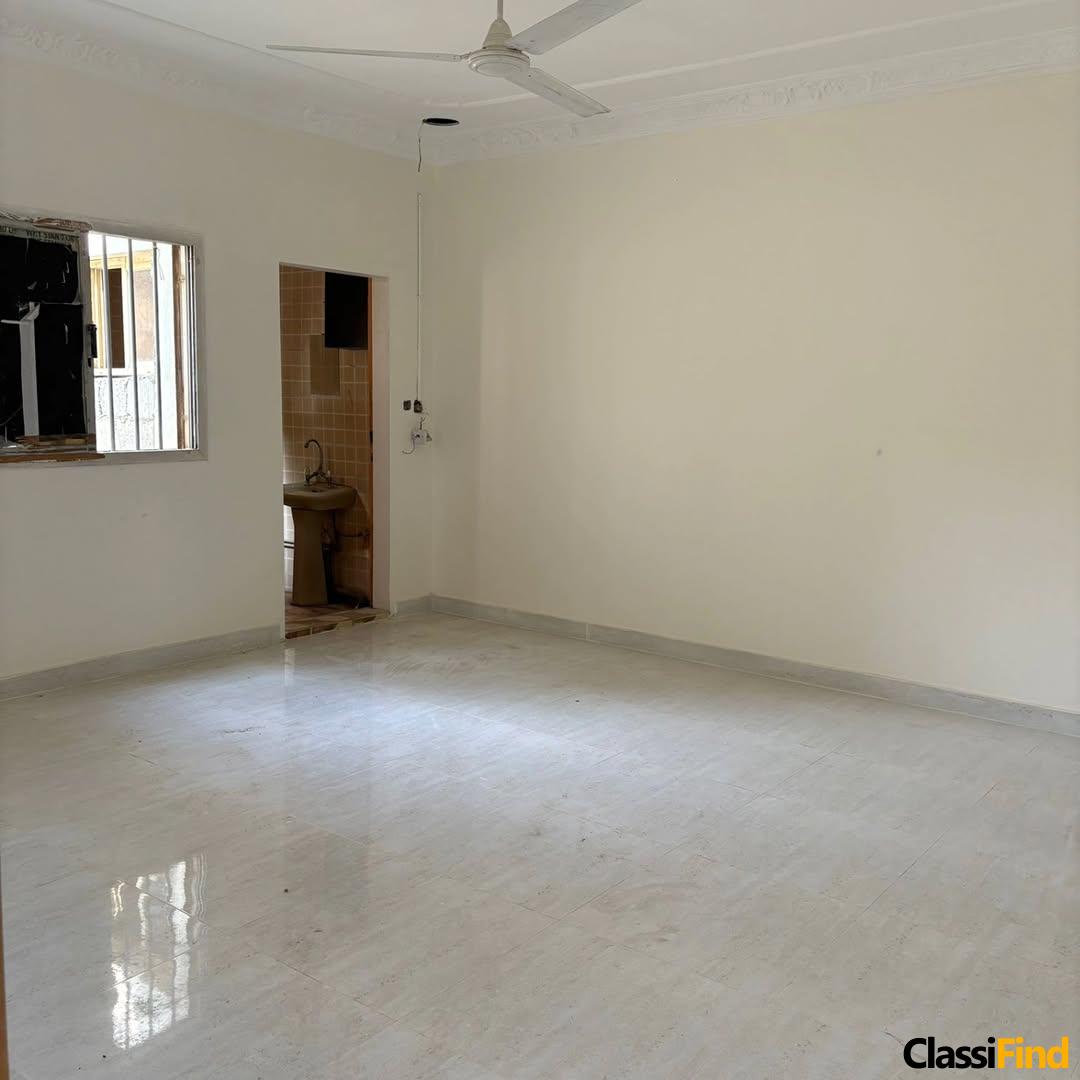 للإيجار: شقة في الطابق الأرضي مع مساحة خارجية