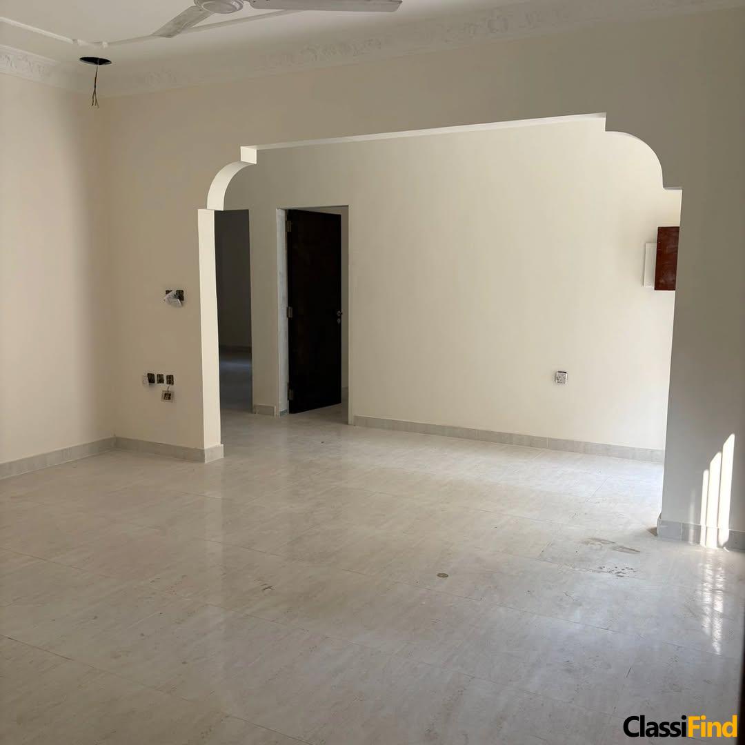 للإيجار: شقة في الطابق الأرضي مع مساحة خارجية