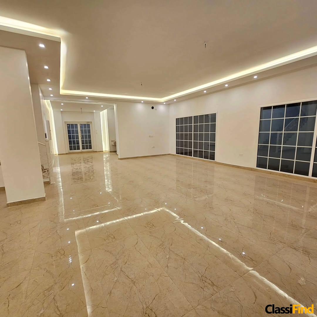 For rent, a new luxury villa, the first residence of Deluxe modern