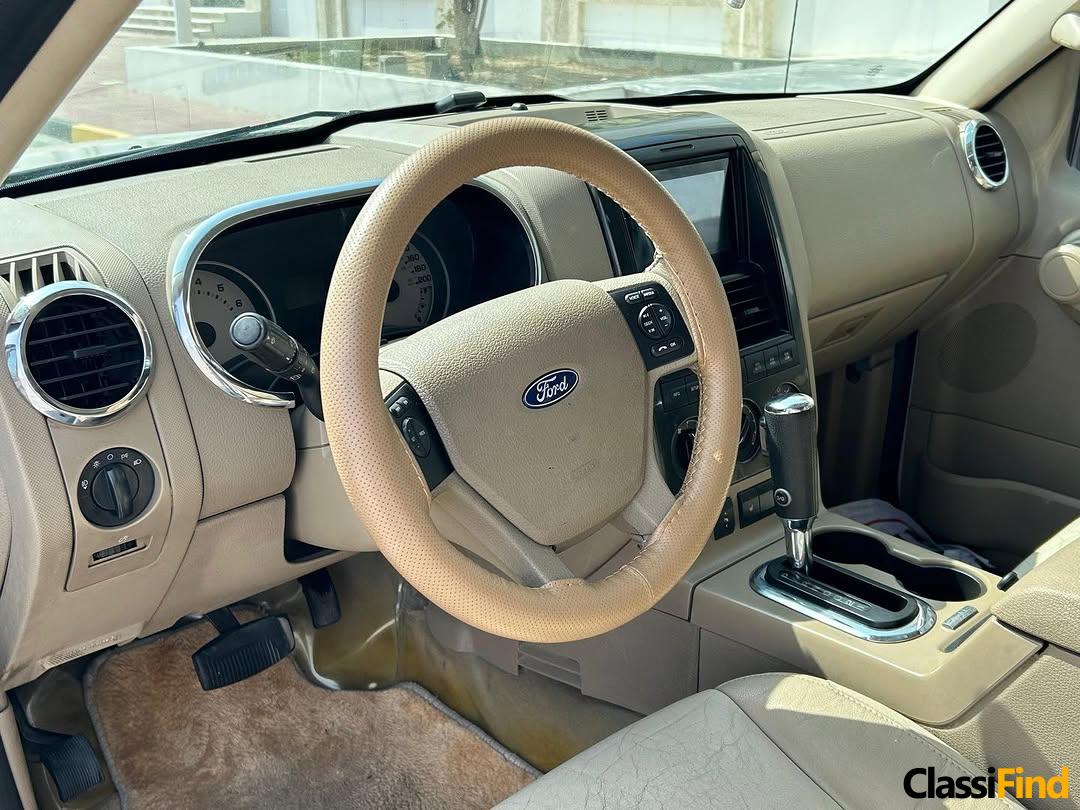 FORD EXPLORER 4×4 FULL OPTION