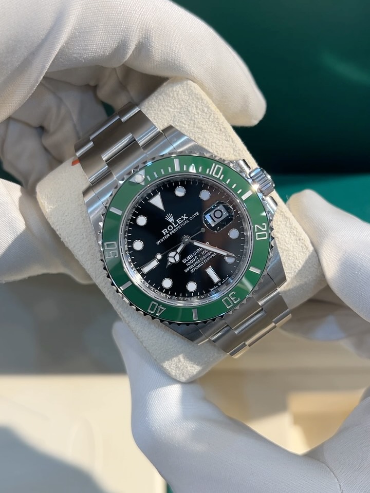 Starbucks SUBMARINER Date Year : 2024 Reference M126610LV