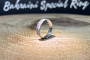 Design – Diamond Cuts Bahraini silver engagement band