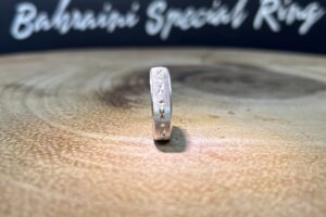 Design – Diamond Cuts Bahraini silver engagement band