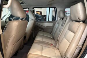 FORD EXPLORER 4×4 FULL OPTION