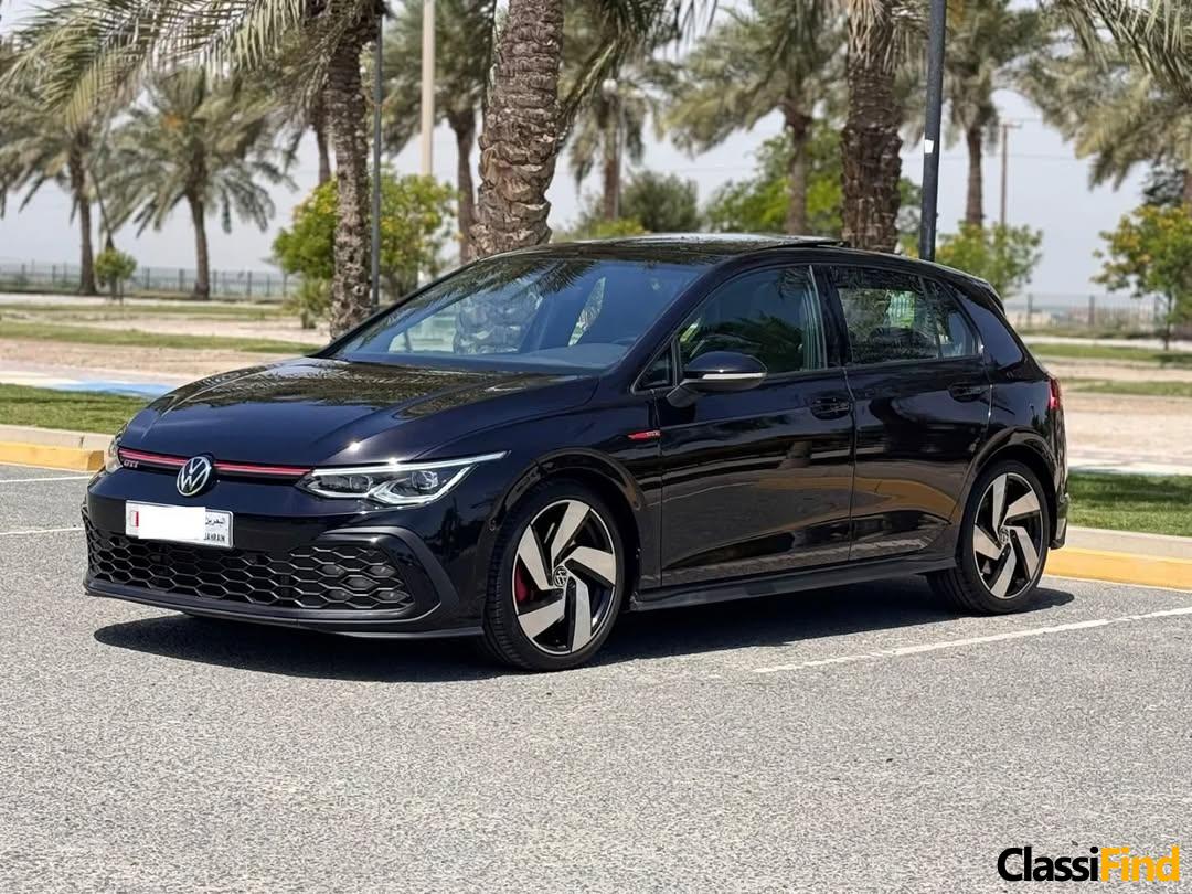فولكس واجن جولف GTI 2022 – أسود
