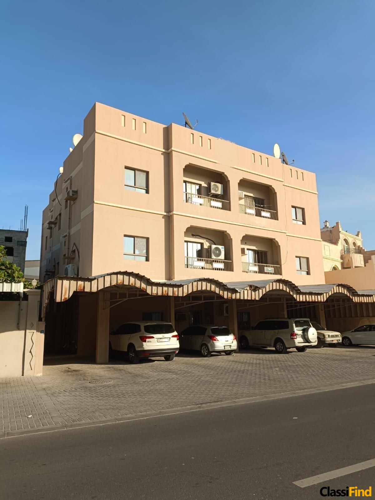 Building for sale in Arad