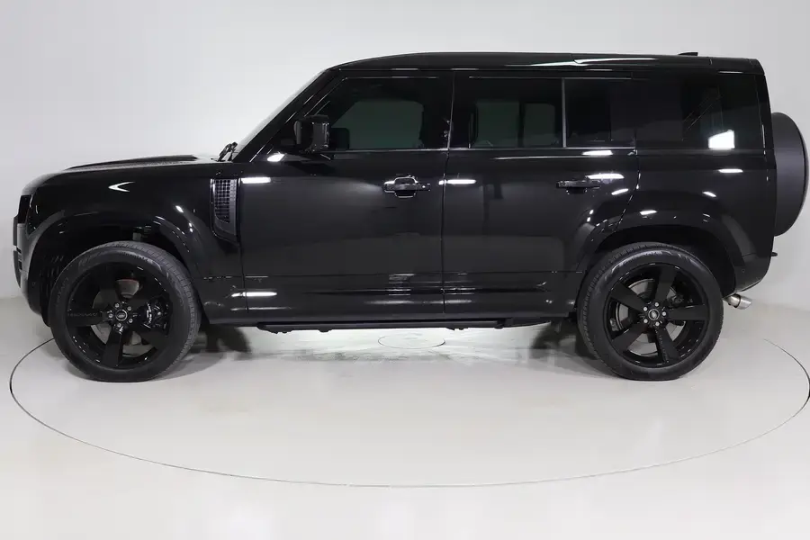 Land Rover Defender 110 2025 V8 Edition