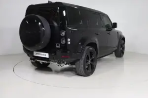 Land Rover Defender 110 2025 V8 Edition