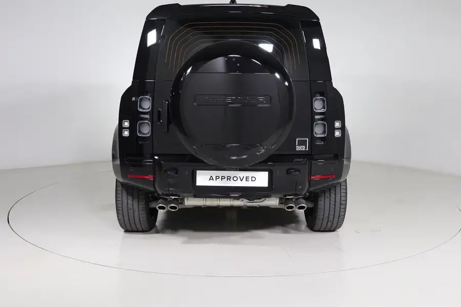 Land Rover Defender 110 2025 V8 Edition