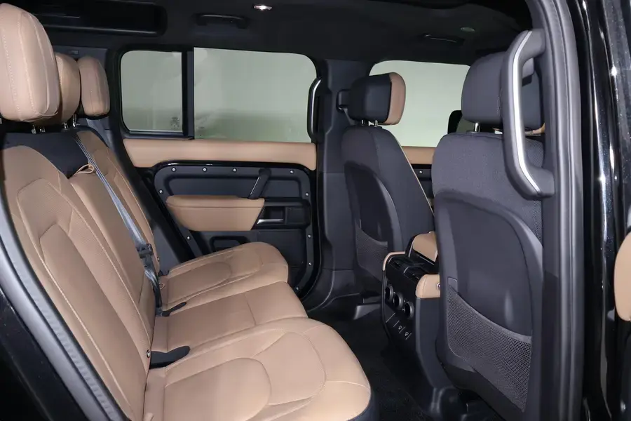 Land Rover Defender 110 2025 V8 Edition